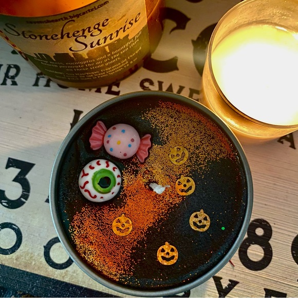 Trick or Treat Soy Candle 🍫 Chocolate Candy Scented - Picture 6 of 6